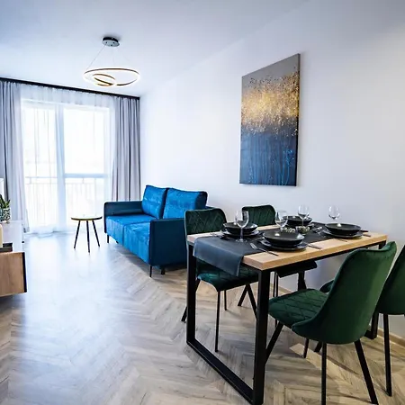 Apartment Apartament Manufaktura Limanowskiego 68, Garaz