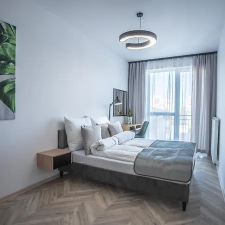 Apartament Manufaktura Limanowskiego 68, Garaz Apartment