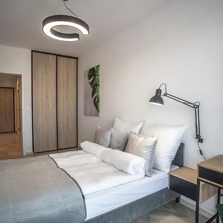Apartament Manufaktura Limanowskiego 68, Garaz Apartment Lodz
